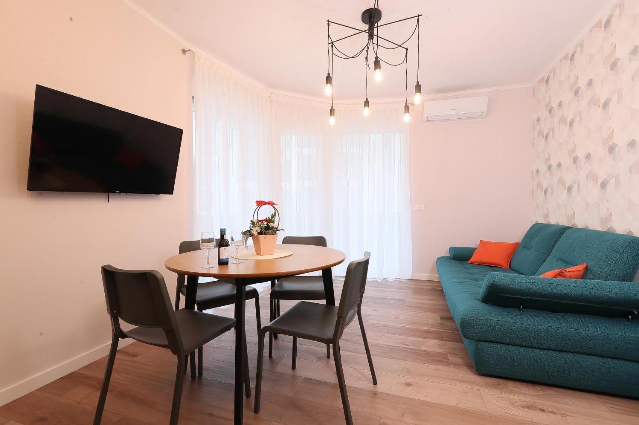 Julia'S Apartment Oradea Exterior foto